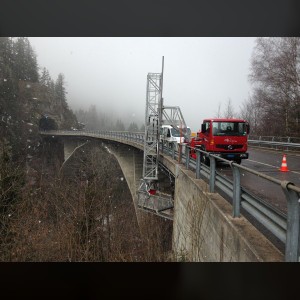 Underbridge lift