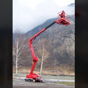 Nacelle automotrice articulée sur chenilles 14m